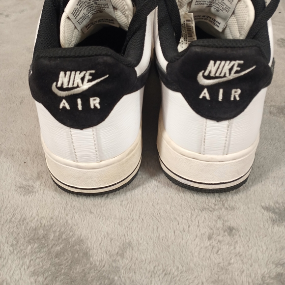 Nike Air Force 1 Men's Black and White Sneakers Size 9 - Picture 9 of 11